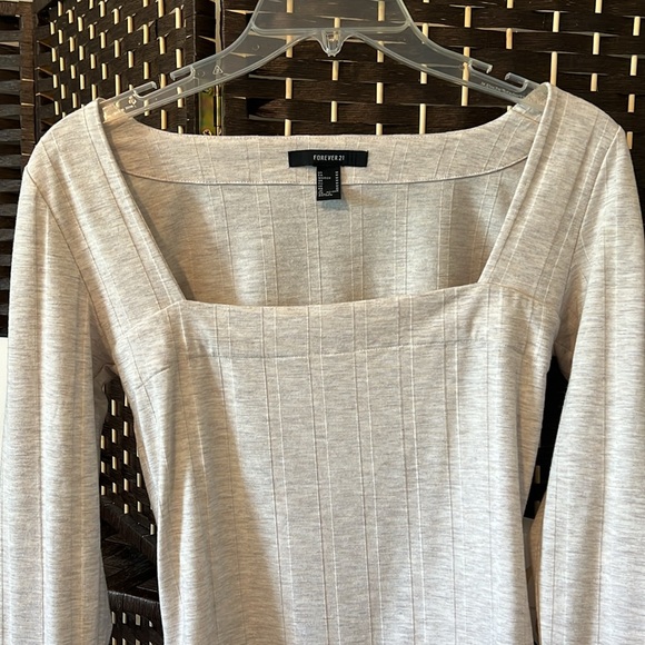 NWOT~Women’s Bodysuit Top Shirt Cream Color Size Medium Forever 21 - Picture 2 of 7